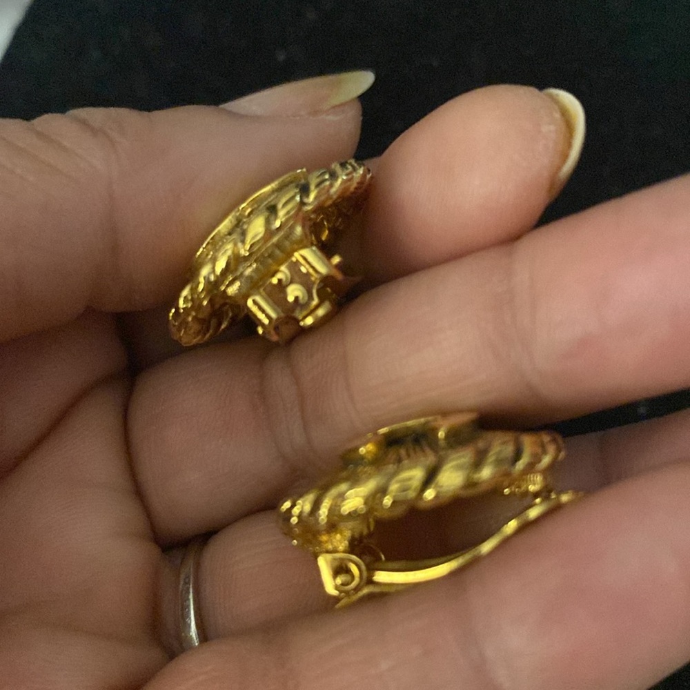 Vintage Chanel Clip Round Earrings - Picture 9 of 10
